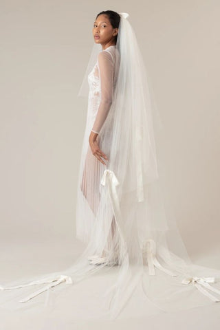 Nina Satin Three Tier Bow Veil | Ofrenda