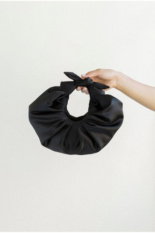 Kiku Croissant Purse | Black