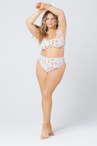 High-waist bikini bottom fans, rejoice! The Barlette Bottom is a new take on your favorite style, with flattering smocked fabric. A high-cut leg completes this wow-worthy look. L*Space's Flowers Forever limited printed is perfect for the swim season or your next beach vacation. 
