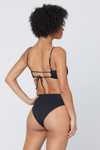 The Ringo is a vintage-inspired top with bold style and a twist front detail. Features fully-adjustable back ties and straps. Everyone thrives with a good support system, especially our girls. Well, look no further. The Ringo Bikini Top designed by L*Space will provide you with the support (and style) you need. 