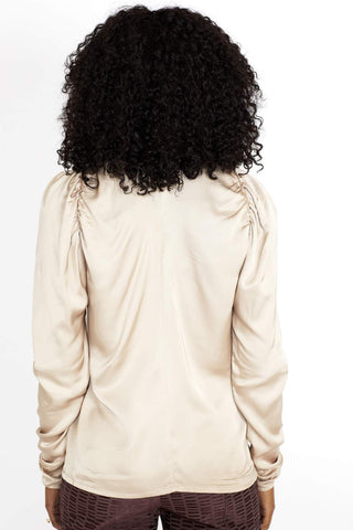 Nora Blouse is an elegant blush blouse with a little edge, that comes in the softest viscose. Style the Nora Blouse for the perfect everyday use with a pair of boyfriend jeans and sneaks or a skirt and a pair of high heels for the weekend. Designed by Birgitte Herskind.