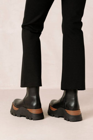 Sapphire Nutty Leather Ankle Boots | Black