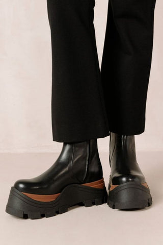 Sapphire Nutty Leather Ankle Boots | Black