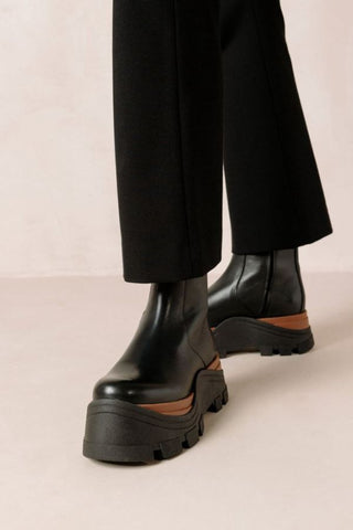 Sapphire Nutty Leather Ankle Boots | Black