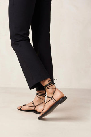Tulip Leather Sandals | Black