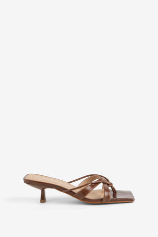 Eli Pantent Leather Sandal | Chestnut