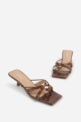 Eli Pantent Leather Sandal | Chestnut