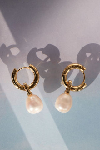 The White Pearl Amalfi Huggies | Gold