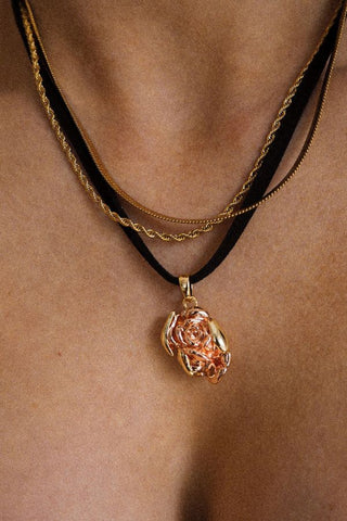 Rosa Pendant Necklace | Gold