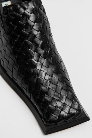 Traci Courts | Black