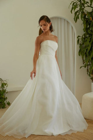 Newhite Bridal Gown Oasis Wedding Dress