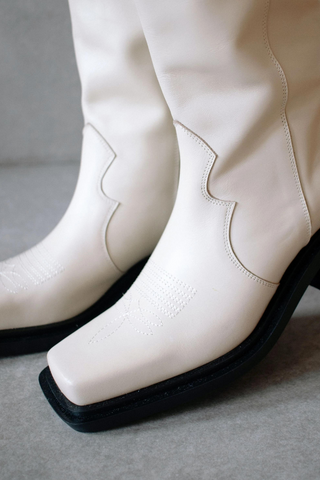 Cattle Leather Boot Ivory – LoversLand - Main Image