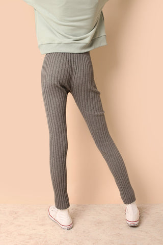 The perfect leggings for fall have arrived! Designed by L.F. Markey the Palmer Leggings feature a high-waist with a thick rib texture. Made from a wool cotton blend, GOTS certified. Paired with the Walker Top for the ultimate cozy set. 