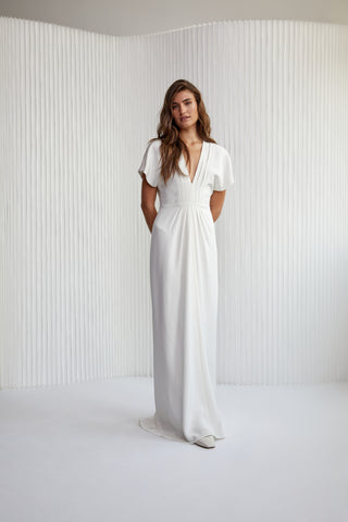 Lusting for a gown that makes you feel like the goddess you are?! Transform into a contemporary bridal beauty, draped in silk with relaxed sleeves and elongating stitched down pleats. This is an iconic style of class, bra friendly and perfect to add a centre slit for more drama.