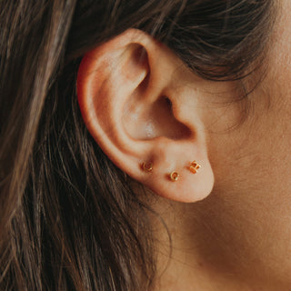 T Stud 18K Gold