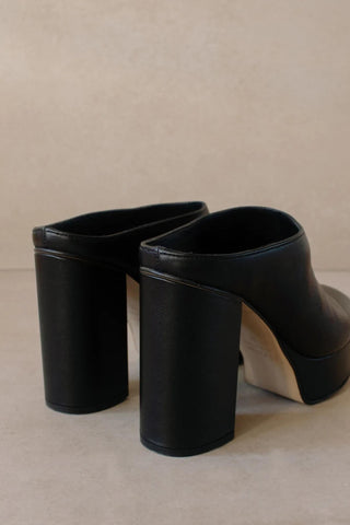 Clock Out Mule | Black