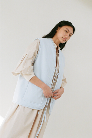 Bronze Age designed the Freddi Vest as a wardrobe staple to layer and keep your growing collection of puffy sleeves company during cold winter times and summer nights! The vest features two oversized front pockets and easily fits a chunky sweater underneath. Available in 3 colours. 