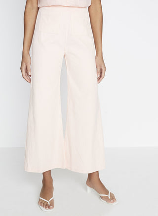 The 'Tove' Pants are made from cotton-corduroy in a flattering wide-leg shape inspired by a '70s pair sourced in a vintage store in NYC. They have front patch pockets that accentuate the high-rise waist and are cropped to hit just above the ankle. Designed by Faithful and made from 100% cotton corduroy. 