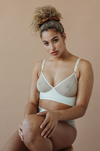 Inspired by minimalism and endurance, our signature Luna Longline is a full support wireless bra. Made with matte Italian Jersey and breathable power mesh. The extended, reinforced band provides optimal structure and hold.  Made in Toronto, Canada 