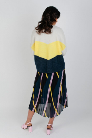 Hello, Sunshine! This lovely piece transitions from soft to dark, creating an eclipse fitting of Spring weather. The sweetest design to wear to your honeymoon, when you feel that soft breeze while looking over some city from a chilly rooftop patio. Designed by Just Female. 