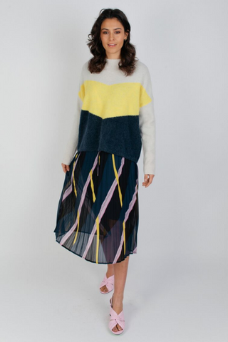 Hello, Sunshine! This lovely piece transitions from soft to dark, creating an eclipse fitting of Spring weather. The sweetest design to wear to your honeymoon, when you feel that soft breeze while looking over some city from a chilly rooftop patio. Designed by Just Female. 
