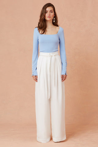The Breakaway Pant features a flattering 70s' wide-leg shape and detachable waist tie. They have side in-seam pockets that accentuate the high-rise waist and are a classic floor length cut. Made from a polyblend in a  light to mid-weight twill fabric. 