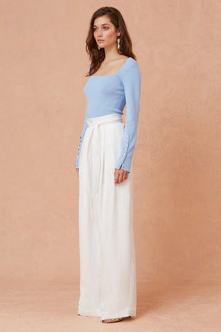 The Breakaway Pant features a flattering 70s' wide-leg shape and detachable waist tie. They have side in-seam pockets that accentuate the high-rise waist and are a classic floor length cut. Made from a polyblend in a  light to mid-weight twill fabric. 