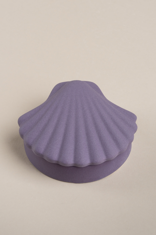 Bring the vacation home with our new Seashell Box designed by Los Objetos Decorativos. A small box made for jewellery, catch-all, or to hold any of your small belongings. Each piece is crafted by skilled ceramic artisans in Spain. This piece is the combination of 3D modeling and hand-crafted production. The perfect gift for yourself or someone in your universe. 