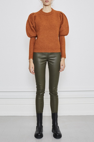  The perfect knit with a flare. Spice up your sweater life and cozy up with Notes Du Nord Rhona Blouse. Featuring a knit design in an earthy burnt orange tone. Made from a super soft wool and alpaca blend. 