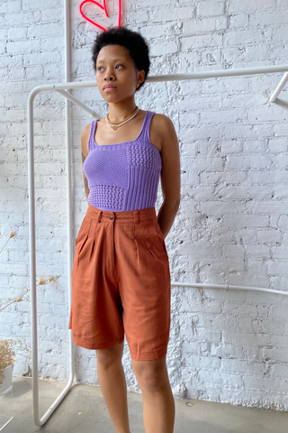 It is the look and feel of lightweight linen for us. Elevate your shorts game with the Bermuda Linen Short featuring a high waist and casual pleats. This is a classic look designed by Pastiche in natural beige - perfect for any summer or holiday wardrobe. 