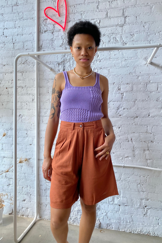 It is the look and feel of lightweight linen for us. Elevate your shorts game with the Bermuda Linen Short featuring a high waist and casual pleats. This is a classic look designed by Pastiche in natural beige - perfect for any summer or holiday wardrobe. 