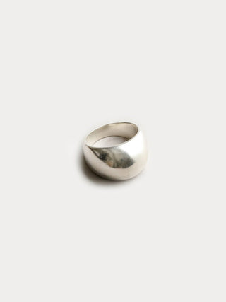 A sterling silver classic ring designed by Wolf Circus. The Fera is a stunning classic bulb ring that is minimal and clean in style. Pair with more rings from Wolf Circus to capture that layered look. Size 7. 